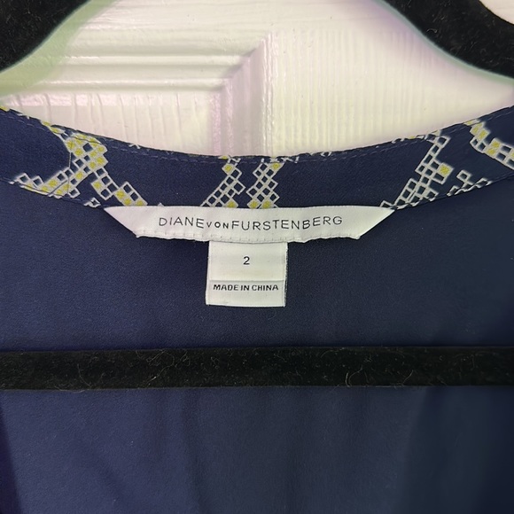 DVF fleurette dress size 2 in Navy, worn once - Picture 3 of 4